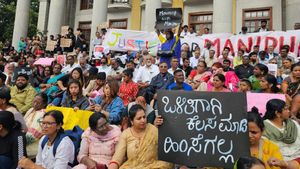  Manipur Video: ಮಣಿಪುರದ ಮಹಿಳೆಯರ ಮೇಲಿನ ದೌರ್ಜನ್ಯ ಖಂಡಿಸಿ ಬೆಂಗಳೂರಿನಲ್ಲಿ ಪ್ರತಿಭಟನೆ- ಚೆನ್ನೈನಲ್ಲಿ ರೈಲು ತಡೆ
