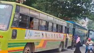 ಹುಬ್ಬಳ್ಳಿಯಲ್ಲಿ KSRTC ಮತ್ತು ಚಿಗರಿ ಬಸ್ ನಡುವೆ ಅಪಘಾತ 
