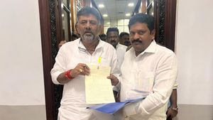 ಸೋತರು ಕ್ಷೇತ್ರದ ಜನತೆಗಾಗಿ ಡಿಕೆ ಶಿವಕುಮಾರ್‌ ಭೇಟಿಯಾದ ಮಾಜಿ ಶಾಸಕ ಎಚ್ ಪಿ ಮಂಜುನಾಥ್! 