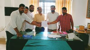 Gruha Lakshmi Scheme: ಮಹಿಳೆಯರೇ ಎಚ್ಚರ..! ಚಿಕ್ಕಮಗಳೂರಿನಲ್ಲಿ ಗೃಹಲಕ್ಷ್ಮಿ ನಕಲಿ ಅರ್ಜಿಗಳ ಮಾರಾಟ