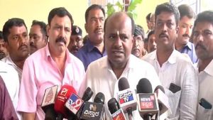 42 ರೈತರ ಸಮಾಧಿ ಮೇಲೆ ಕಾಂಗ್ರೆಸ್‌ ಮಹಾಘಟಬಂಧನ್-ಕುಮಾರಸ್ವಾಮಿ ಕಿಡಿ