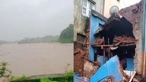 ಹುಬ್ಬಳ್ಳಿ: ಭಾರೀ ಮಳೆಗೆ ಕುಸಿದು ಬಿದ್ದ ಮನೆ