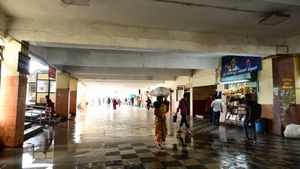  ಹುಬ್ಬಳ್ಳಿ: ಸೋರುತಿಹುದು ಹೊಸ ಬಸ್‌ ನಿಲ್ದಾಣ ಕಟ್ಟಡದ ಮೇಲ್ಛಾವಣಿ, ಪ್ರಯಾಣಿಕರ ಪರದಾಟ