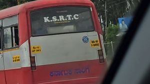 Bengaluru-mysuru expresswayನಲ್ಲಿ ವಿರುದ್ಧ ದಿಕ್ಕಿನಲ್ಲಿ ಸಾಗಿದ ಕೆಎಸ್‌ಆರ್‌ಟಿಸಿ ಬಸ್‌ ವಿಡಿಯೋ ವೈರಲ್‌ 