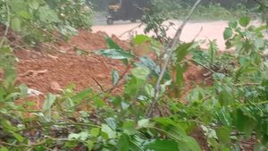  ಸಕಲೇಶಪುರ ತಾಲೂಕಿನ ಬಳಿ‌ ಸಮೀಪ ಗುಡ್ಡ ಕುಸಿತ: ಕುಕ್ಕೆ ಸುಬ್ರಹ್ಮಣ್ಯ ರಸ್ತೆ ಬಂದ್‌