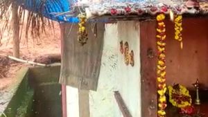  ಬೆಳ್ತಂಗಡಿ: ಕೊರಗಜ್ಜನ ಗುಡಿಗೆ ಬೆಂಕಿಯಿಟ್ಟು ವಿಕೃತಿ ಮೆರೆದ ಭೂಪ