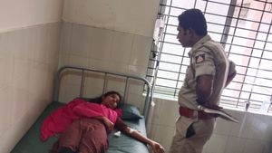  ಯಡವನಹಳ್ಳಿ: ಮೊರಾರ್ಜಿ ದೇಸಾಯಿ ಶಾಲೆಯಲ್ಲಿ ಚಿಕನ್ ಊಟ ಸೇವಿಸಿದ 30 ಮಕ್ಕಳು ಅಸ್ವಸ್ಥ