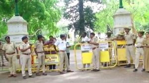 ಕೇಂದ್ರ ಸರ್ಕಾರ ವಿರುದ್ಧ ಕಾಂಗ್ರೆಸ್‌ ಪ್ರತಿಭಟನೆ: ಸಂಸದ ಪ್ರತಾಪ್‌ ಸಿಂಹ ಕಾರಿಗೆ ಮುತ್ತಿಗೆ