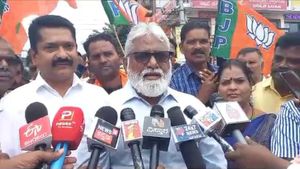 ಕಾಂಗ್ರೆಸ್‌ ಗಂಡನ ಜೇಬಿನಿಂದ ಹಣ ತೆಗೆದು ಹೆಂಡತಿ ಬ್ಯಾಗಿಗೆ ಹಾಕ್ತಿದೆ-ಎನ್.ಮಹೇಶ್