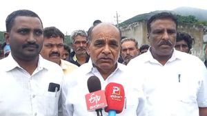 ಸರ್ಕಾರ ಬೀಳಿಸಲು ಯಾರಿಂದಲೂ ಸಾಧ್ಯವಿಲ್ಲ, ಹೆಚ್ಚು ಕಡಿಮೆ ಆದ್ರೆ ಬಿಜೆಪಿಯೂ ಬಿದ್ದೋಗತ್ತೆ, ದಳನೂ ಇರಲ್ಲ: ಶಾಸಕ  ಪುಟ್ಟರಂಗಶೆಟ್ಟಿ