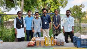 ಸಿರಿಧ್ಯಾನಗಳಿಂದ ವಿವಿಧ ಖಾದ್ಯ ತಯಾರಿ&ಮಾರಾಟ: ಕಲಿಕೆಯೊಂದಿಗೆ ಗಳಿಕೆಯತ್ತ ಕೃಷಿ ವಿವಿಯ ವಿದ್ಯಾರ್ಥಿಗಳು