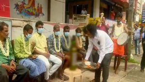 ಎರಡು ಹೊತ್ತು ಕೊಡಿ ನಮಗೆ ಉಚಿತ 'ನೈಂಟಿ' : ಉಡುಪಿಯಲ್ಲಿ ಸರ್ಕಾರಕ್ಕೆ ಮದ್ಯ ಪ್ರಿಯರ ಆಗ್ರಹ