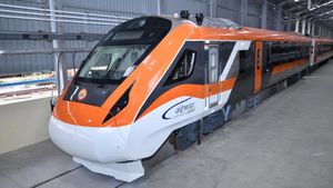 Vande Bharat Express: ವಂದೇ ಭಾರತ್ ಎಕ್ಸ್‌ಪ್ರೆಸ್‌ಗೆ ಕೇಸರಿ ಬಣ್ಣ 