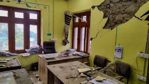  Vijayapura Earthquake: ನಿರಂತರ ಮಳೆಯ ನಡುವೆಯೇ ವಿಜಯಪುರ ಜಿಲ್ಲೆಯಲ್ಲಿ ಭೂಕಂಪ- ಆತಂಕದಲ್ಲಿ ಜನರು