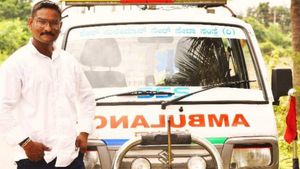  ದಾವಣಗೆರೆ: ಜಾತಿ, ಧರ್ಮವನ್ನು ಲೆಕ್ಕಿಸದೇ ಸಾವಿರಾರು ಜನರ ಜೀವ ಉಳಿಸಿದ ಆಂಬ್ಯುಲೆನ್ಸ್ ಆಪ್ತರಕ್ಷಕ ಇನ್ನಿಲ್ಲ, ಆಕ್ರಂದನ  