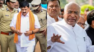 ಈಶ್ವರ್ ಖಂಡ್ರೆ ಹೇಳಿಕೆ ಖಂಡಿಸುವಾಗ ಮಲ್ಲಿಕಾರ್ಜುನ ಖರ್ಗೆ ಮೈಬಣ್ಣದ ಬಗ್ಗೆ ನಾಲಿಗೆ ಹರಿಬಿಟ್ಟ ಆರಗ ಜ್ಞಾನೇಂದ್ರ 