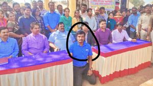  ಅಕ್ರಮ ಭೂ ಮಂಜೂರಾತಿ ಪ್ರಕರಣ: ಕಾರವಾರ ಸೀಬರ್ಡ್ ಭೂಸ್ವಾಧೀನ ಅಧಿಕಾರಿ ಬಂಧನ