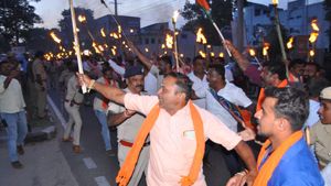 ಡಿಸಿಎಂ-ಕೃಷಿ ಸಚಿವರ ವಜಾಕ್ಕೆ ಒತ್ತಾಯಿಸಿ ಬಿಜೆಪಿ ಪಂಜಿನ ಮೆರವಣಿಗೆ: ಕಾಂಗ್ರೆಸ್ ವಿರೋಧ