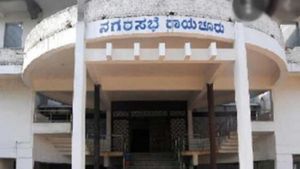 ಸಾರಥಿಗಳಿಲ್ಲದೆ ನಲುಗುತ್ತಿರುವ ರಾಯಚೂರು ನಗರಸಭೆ: ಸಾರ್ವಜನಿಕರಿಗೆ ತಪ್ಪದ ಪರದಾಟ