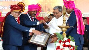 ಎಷ್ಟೇ ಕಷ್ಟವಾದರೂ ಸಂವಿಧಾನವನ್ನು ಉಳಿಸಿಕೊಳ್ಳುವ ಅಗತ್ಯವಿದೆ: ಸಿದ್ದರಾಮಯ್ಯ 