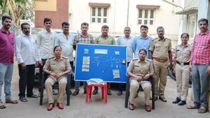 ದಾವಣಗೆರೆಯಲ್ಲಿ ಖತರ್ನಾಕ್‌ ಕಳ್ಳನ ಬಂಧನ: ವಜ್ರ ಸೇರಿ 34 ಲಕ್ಷ ರೂ ಮೌಲ್ಯದ ವಸ್ತು ಜಪ್ತಿ