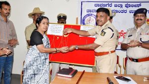 1.68 ಕೋಟಿ ರೂ. ಮೌಲ್ಯದ ವಸ್ತುಗಳನ್ನು ವಾರಸುದಾರರಿಗೆ ಹಸ್ತಾಂತರಿಸಿದ ದಾವಣಗೆರೆ ಪೊಲೀಸ್