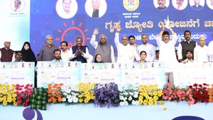 ಉದ್ಯಮಿಗಳ ಲಕ್ಷಾಂತರ ಕೋಟಿ ಸಾಲ ಮನ್ನಾದಿಂದ ದೇಶ ದಿವಾಳಿ ಆಗುವುದಿಲ್ಲವೇ?: ಡಿಕೆ ಶಿವಕುಮಾರ್ ಪ್ರಶ್ನೆ