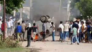  Haryana Violence: ಗುರುಗ್ರಾಮದಲ್ಲಿ 14 ಬಿರಿಯಾನಿ ಹೋಟೆಲ್‌ ಧ್ವಂಸ, 7 ಅಂಗಡಿಗಳಿಗೆ ಬೆಂಕಿ, ಐದು ಸಾವು