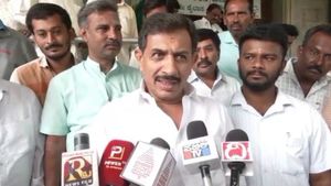 ಕಾಂಗ್ರೆಸ್‌ ಗ್ಯಾರಂಟಿ ಯಶಸ್ಸು ಕಂಡ ವಿಪಕ್ಷದಿಂದ ಸರ್ಕಾರ ಉರುಳಿಸುವ ತಂತ್ರ-ಎಚ್.ಸಿ ಬಾಲಕೃಷ್ಣ