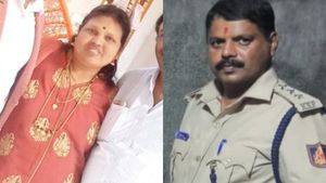  ದಾವಣಗೆರೆಯಲ್ಲಿ ಲೋಕಾಯುಕ್ತ ಬಲೆಗೆ ಬಿದ್ದ ಭ್ರಷ್ಟ ಅಧಿಕಾರಿಗಳು: ಸಿಕ್ಕ ಹಣ, ಒಡವೆ ಎಷ್ಟು ಗೊತ್ತಾ?