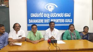  M.P.ರೇಣುಕಾಚಾರ್ಯ ಕಾಂಗ್ರೆಸ್ ಸೇರುವ ಅವಶ್ಯಕತೆಯಿಲ್ಲ, ವಿವಾದಾತ್ಮಕ ವ್ಯಕ್ತಿ ಬೇಡ್ವೇ ಬೇಡ: ಹೆಚ್. ಬಿ. ಮಂಜಪ್ಪ