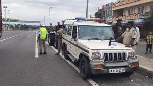  Bengaluru-Mysuru Expressway: ಎಕ್ಸ್‌ಪ್ರೆಸ್‌ವೇನಲ್ಲಿ ಮುಂದುವರೆದ ಪೊಲೀಸರ ಕಾರ್ಯಾಚರಣೆ, ವಾಗ್ವಾದಕ್ಕಿಳಿದ ಬೈಕ್‌ ಸವಾರ