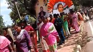  Gruha Lakshmi Scheme: ಬರೀ ರಾಜ್ಯ ಅಷ್ಟೇ ಅಲ್ಲ, ವಿವಿಧ ರಾಜ್ಯಗಳಿಂದ ಮಹಿಳೆಯರ ಆಗಮನ
