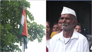 ಸ್ವಾತಂತ್ರ್ಯ ಸಂಭ್ರಮ: ದೇವಸ್ಥಾನದ ಮುಂದೆ ವರ್ಷಪೂರ್ತಿ ರಾಷ್ಟ್ರ ಧ್ವಜ ಹಾರಿಸಿದ 80ರ ವೃದ್ಧ