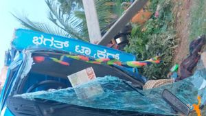 ಗಾರೆ ಕೆಲಸಗಾರರ ವಾಹನ ಪಲ್ಟಿ: ಓರ್ವ ಸಾವು, 8 ಮಂದಿಗೆ ಗಂಭೀರ ಗಾಯ