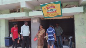 ಅನ್ನಭಾಗ್ಯ ಯೋಜನೆಯಡಿ ಸಿಗದ ಪಡಿತರ ಹಣ: ಪ್ರತಿನಿತ್ಯ ತಪ್ಪದ ಅಲೆದಾಟ