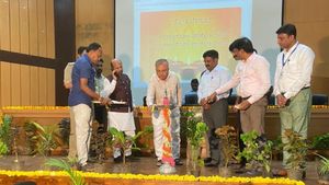  Gruhajyothi scheme: ಬಡವರು ಹಾಗೂ ಮಧ್ಯಮ ವರ್ಗದ ಕುಟುಂಬಗಳಿಗೆ 