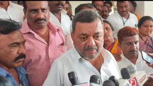  ಎಲ್ಲಿ ಬೇಕಾದರೂ ಗಂಟೆ ಹೊಡೆದು ಉರುಳು ಸೇವೆ ಮಾಡಲು ರೆಡಿ: ಎಸ್.ಎಸ್. ಮಲ್ಲಕಾರ್ಜುನ್ ಹೀಗೆ ಹೇಳಿದ್ದೇಕೆ?  