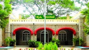 ಜಮೀನುಗಳಲ್ಲಿ ಸೈನಿಕ ಹುಳು ಕಾಟ, ಹತೋಟಿಗೆ ಸಲಹೆಗಳು 