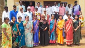 ಬಳ್ಳಾರಿ ಜಿಲ್ಲೆಯ ಚೋರನೂರು ಗ್ರಾಮ ಪಂಚಾಯಿತಿ ಅಧ್ಯಕ್ಷರಾಗಿ ಮಂಗಳಮುಖಿ ಆಯ್ಕೆ