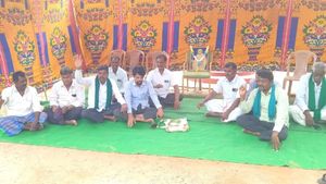 ಗುಂಡ್ಲುಪೇಟೆ: ಸೂರ್ಯಕಾಂತಿ ಖರೀದಿ ಕೇಂದ್ರ ತೆರೆಯುವಂತೆ ಸರ್ಕಾರಕ್ಕೆ ಆಗ್ರಹಿಸಿದ ರೈತರು