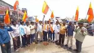  ಚಾಮರಾಜನಗರ: ಕುಡಿಕೆ ನೀರು ಕರ್ನಾಟಕಕ್ಕೆ, ಕ್ಯೂಸೆಕ್‌ ನೀರು ತಮಿಳುನಾಡಿಗೆ: ಕನ್ನಡಪರ ಹೋರಾಟಗಾರರ ಘೋಷಣೆ ಇದು