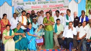  ಕಾವೇರಿ ಕಿಚ್ಚು: ಮಂಡ್ಯದಲ್ಲಿ ನಡೆದ ಪ್ರತಿಭಟನೆಯಲ್ಲಿ ಭಾಗಿಯಾದ ವಿನೋದ್‌ ರಾಜ್‌, ಲೀಲಾವತಿ
