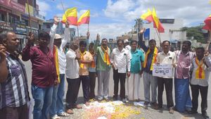  ದಿನೇದಿನೇ ಹೆಚ್ಚುತ್ತಿದೆ ಕಾವೇರಿ ಕಾವು: ತಮಿಳುನಾಡು-ಕರ್ನಾಟಕ ಗಡಿಯಲ್ಲಿ ರೈತರ ಪ್ರತಿಭಟನೆ 