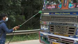 ನಿಫಾ ಭೀತಿ: ಗುಂಡ್ಲುಪೇಟೆ ಮೂಲೆಹೊಳೆ ಚೆಕ್ ಪೋಸ್ಟ್‌ನಲ್ಲಿ ಅಲರ್ಟ್, ಮುಂದುವರೆದ ವಾಹನಗಳ ತಪಾಸಣೆ