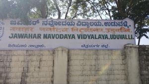  ಹಿರಿಯೂರು: ನವೋದಯದಲ್ಲಿ ವಿದ್ಯಾರ್ಥಿಗಳು ಅಸ್ವಸ್ಥ, ಶಿಕ್ಷಕಿ ವಿರುದ್ಧ ಗಂಭೀರ ಆರೋಪ