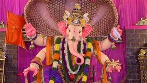  ಚಿತ್ರದುರ್ಗ ಹಿಂದೂ ಮಹಾಗಣಪತಿ ಶೋಭಾಯಾತ್ರೆಗೆ ಮುಂಬೈ ಡಿಜೆ ..!
