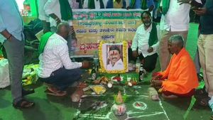  ಕಾವೇರಿ ಕಾವು: ಚಿತ್ರದುರ್ಗದಲ್ಲಿ ಸ್ಟಾಲಿನ್‌ ಫೋಟೋಗೆ ಅಣುಕು ತಿಥಿ, ಜಿಲ್ಲೆಯಲ್ಲಿ ನಿಷೇಧಾಜ್ಞೆ ಜಾರಿ