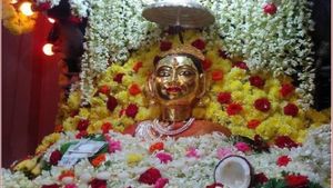 ಚಾಮರಾಜನಗರ: ಹೆಣ್ಮಕ್ಕಳಿಗೆ ಕಂಕಣ, ಸಂತಾನ ಕರುಣಿಸುತ್ತಾಳೆ ಈ ಸ್ವರ್ಣಗೌರಿ! 