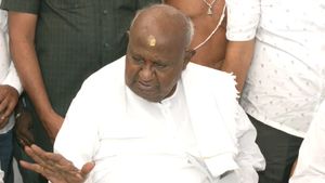  Cauvery dispute: ಸಮಯ ಬಂದಾಗ ನಾನೇ ಮಾತನಾಡ್ತೇನೆ: ಮಾಜಿ ಪ್ರಧಾನಿ ಎಚ್.ಡಿ.ದೇವೇಗೌಡರು ಹೀಗೆ ಹೇಳಿದ್ದೇಕೆ?       